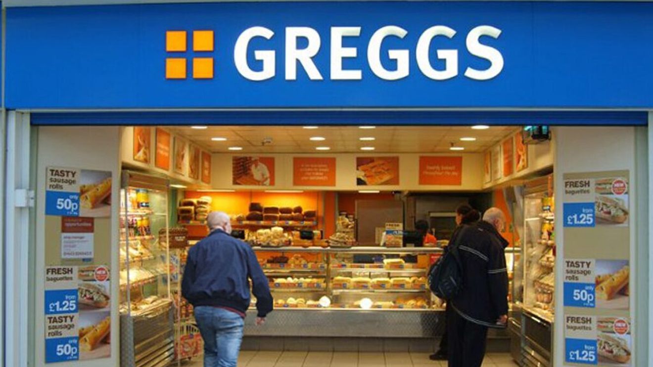 Valul de căldură loveşte vânzările Greggs, lanţul britanic de patiserii renumit pentru cârnaţii săi în aluat – acţiunile scad cu 15%