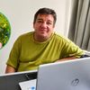 De luni până vineri, jurnalist și în weekend, fermier. Cum a construit Sorin Andreiana o mică fermă în jurul casei părintești