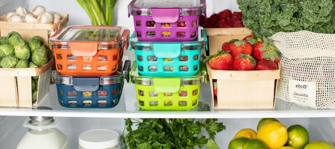 Șase din zece oameni recunosc că mănâncă alimente după data-limită de consum pentru a economisi bani. Cât de periculos este, de fapt?