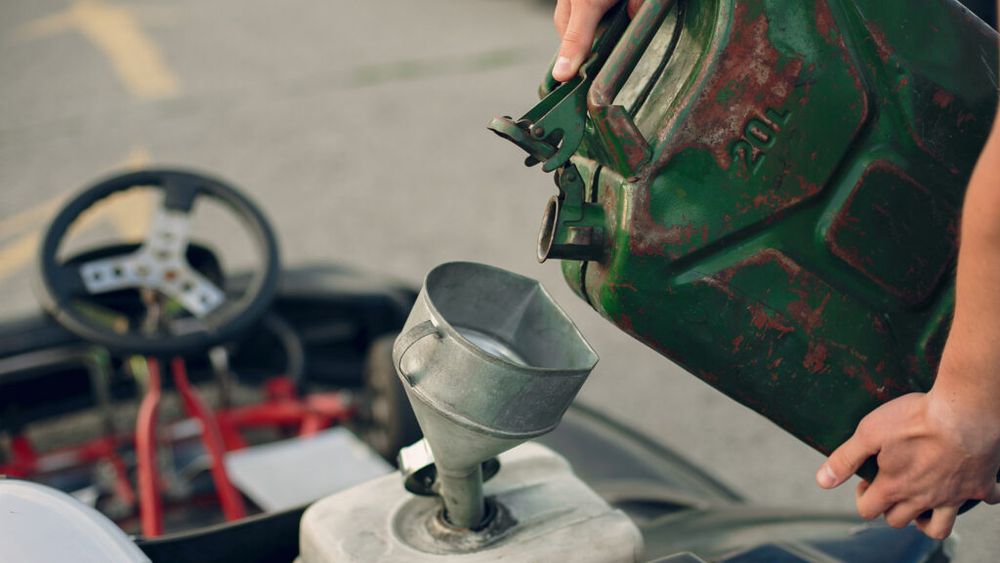 Motorina ar putea ajunge la 11,5 lei pe litru în România până la sfârșitul lunii mai / Scenariul pesimist depinde de război și de blocajul din Ormuz / Scumpirea vine chiar la startul campaniei agricole de primăvară