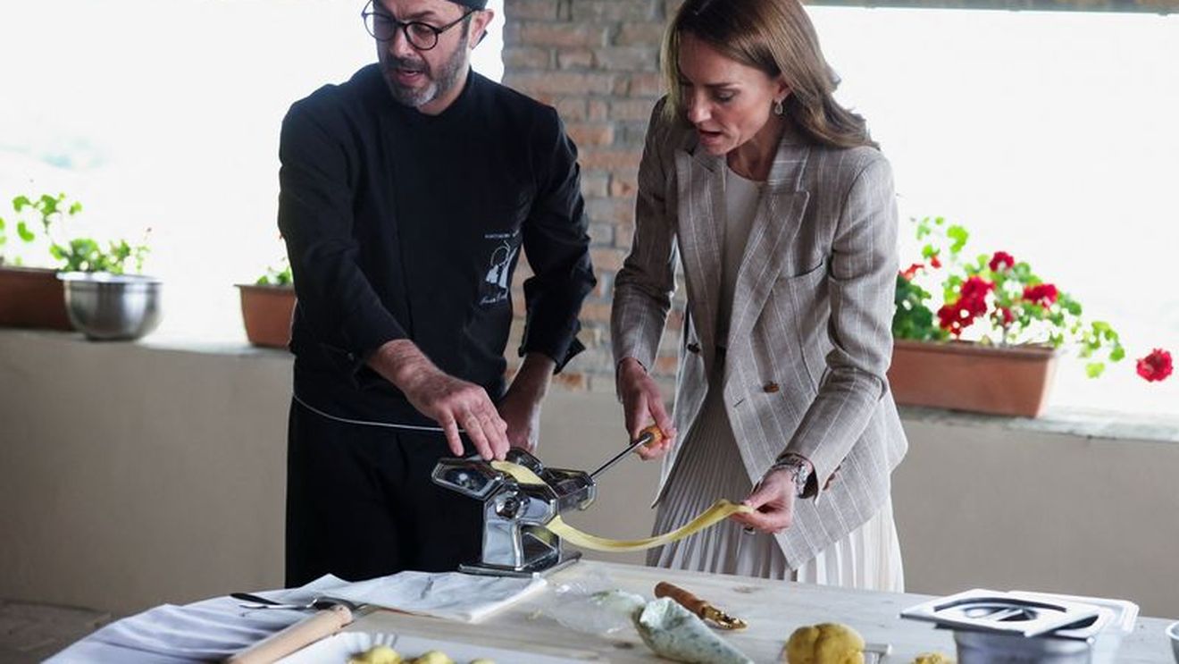 Cum a descoperit Prințesa Kate secretul preparării pastelor de casă în cursul vizitei din nordul Italiei