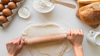 Cum să faci foietajele și rulourile cu cârnați mai sănătoase / Cercetătorii au găsit o metodă de a reduce grăsimile saturate