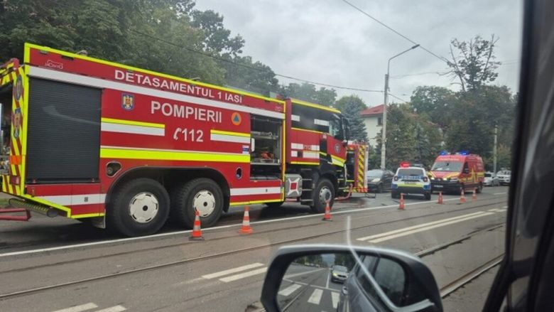 Incendiu la un restaurant din Iași / Focul a izbucnit la friteuze și a afectat o parte din acoperiș