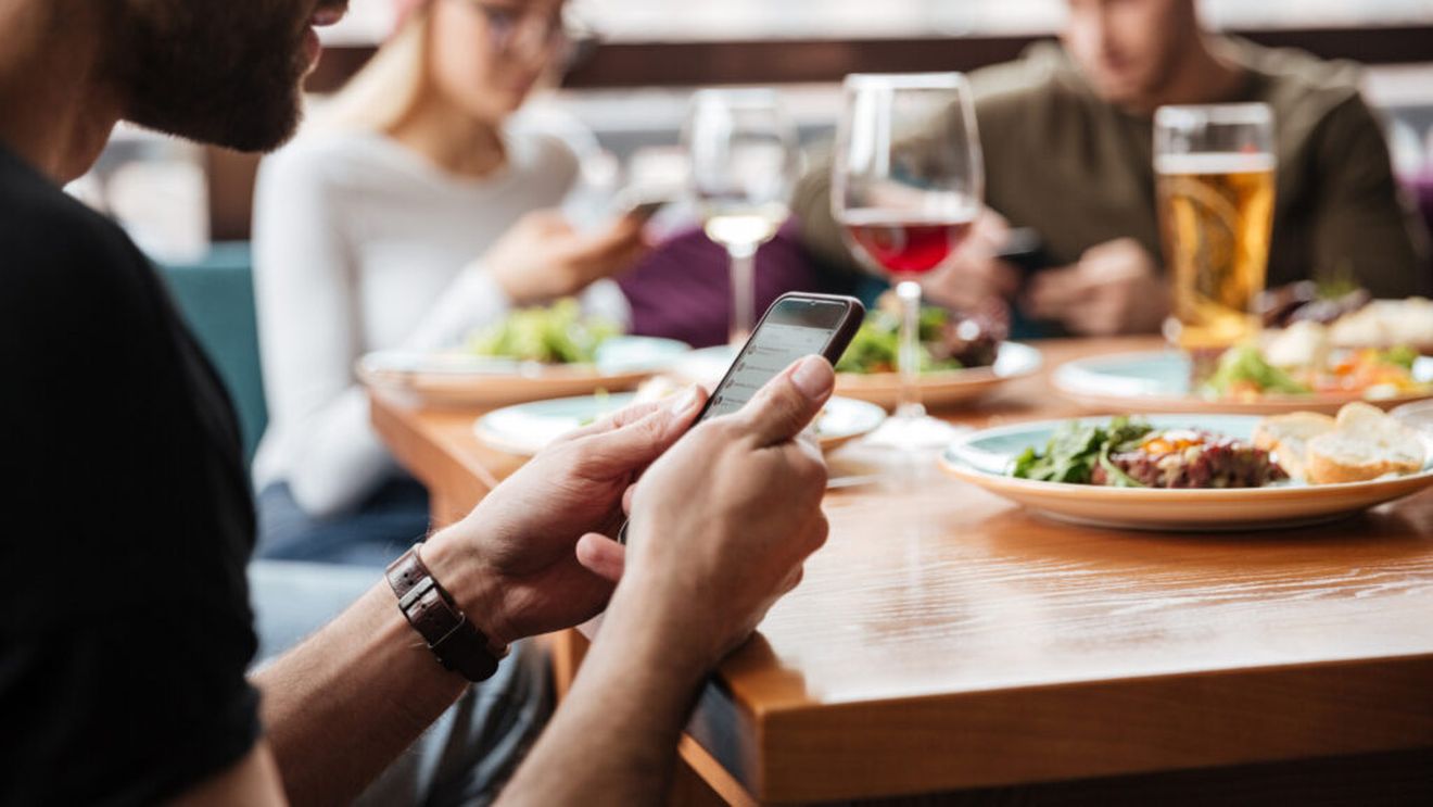 Restaurantul din Bangkok unde telefoanele sunt interzise la masă / Gaggan Anand vrea să păstreze surpriza din farfurie