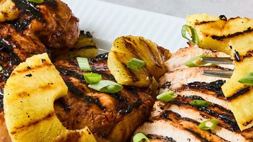 Pui la grătar cu ananas / Un prânz delicios, o combinație tropicală care transformă masa într-o vacanță