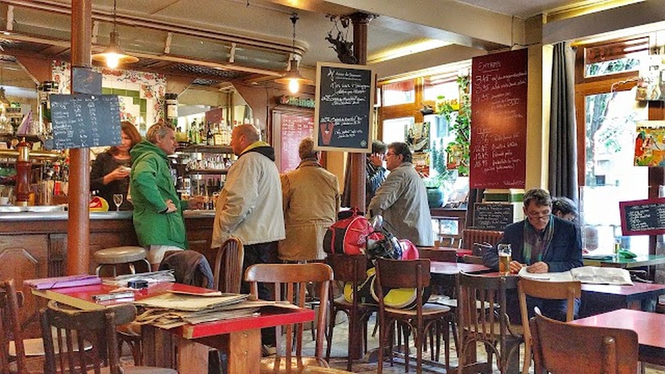 Atmosfera de bisto anii '50 și puiul cu cartofi rămas la prețul de pe vremea francilor, dinainte de moneda euro. Formula de mare succes a unui resturant popular din Paris