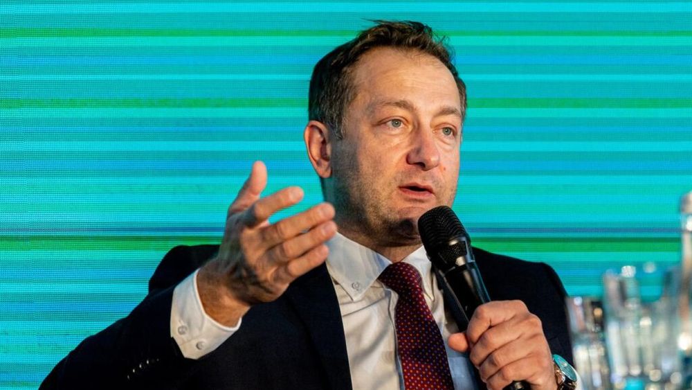 VIDEO - LIVE UPDATE | Comisarul european pentru agricultură, Christophe Hansen, prima vizită în România: Trebuie să folosim resursele limitate pe care le avem pentru a finanța inovația / Sprijin financiar pentru fermierii afectați de fenomene extreme: 11,5 milioane de euro pentru România și 900 de milioane de euro la nivel european