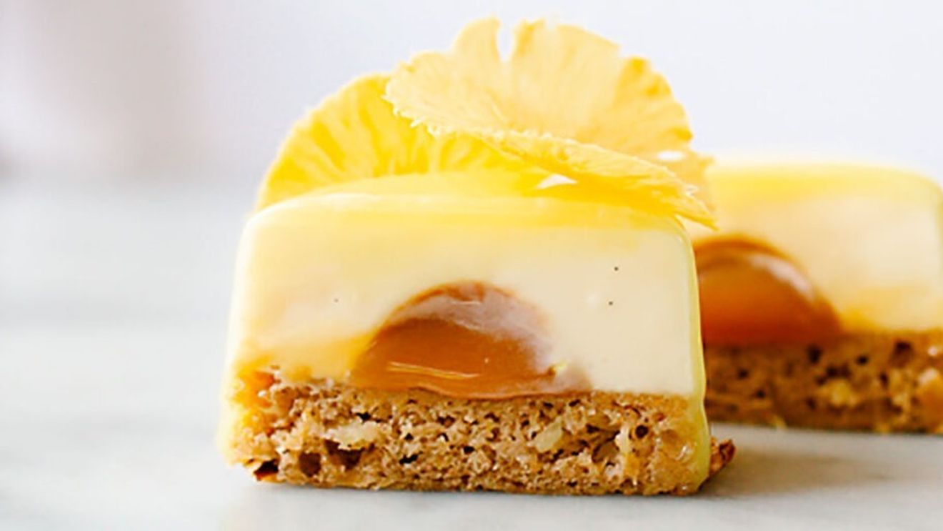 Tarta Colibri, un desert sofisticat, realizat de un chef patiser cu renume/ Greu de pregătit, dar cu un rezultat spectaculos