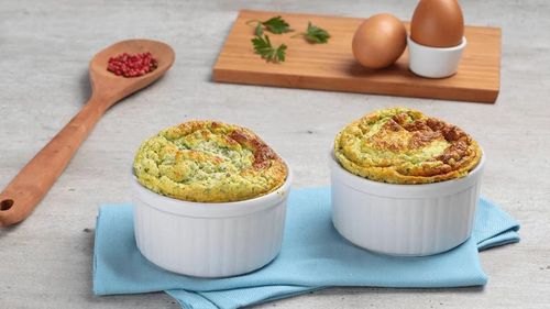 A venit primăvara. Cum faci un soufflé de spanac și brânzeturi, care să rămână pufos și umflat? Ideal și la masa de Paște