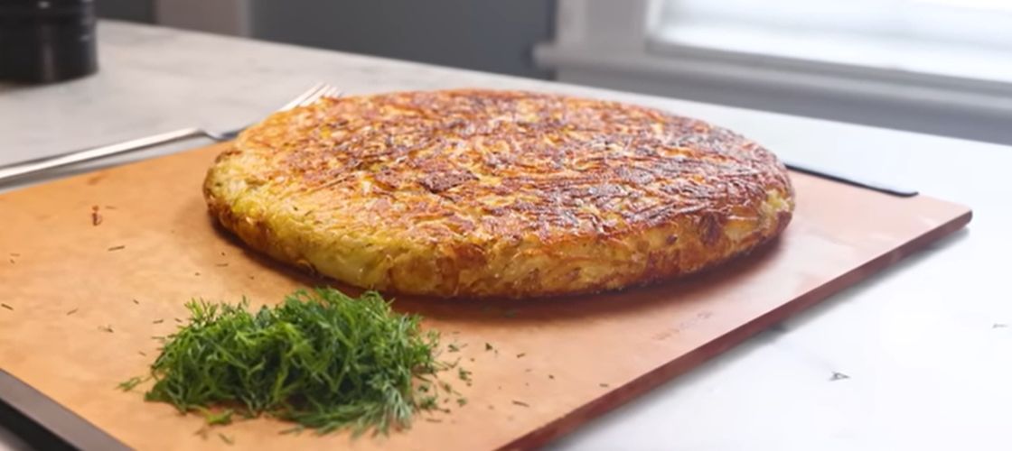 Rösti elvețian autentic, micul dejun al fermierilor din Alpi: ce greșeli faci fără să-ți dai seama / Secretul pentru cartofii crocanți la exterior și moi în interior