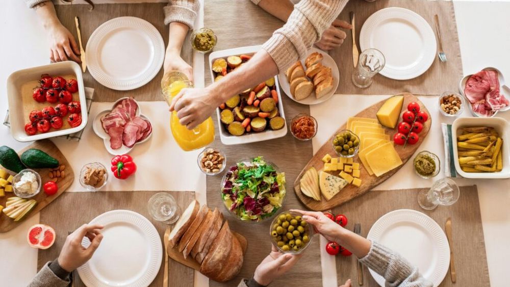 Sunt student, ce mănânc? Andreea Oprea: „Atunci când luam prea multă (mâncare) și mai aveau și colegele de cameră, nu reușeam să mâncăm totul”/Tânăra încearcă să aibă grijă de cheltuielile lunare, însă nu se zgârcește când vine vorba de hrană