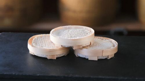 Brânza „Pérail”, preparată în Franța, înscrisă în registrul de indicații geografice al Uniunii Europene/ Materia de bază este laptele de oaie