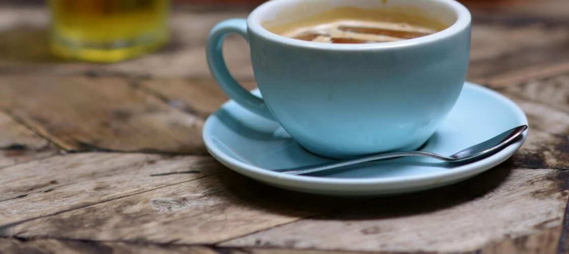 Colagen în cafeaua de dimineață. De ce tot mai multe femei de peste 40 de ani aleg această rutină simplă de îngrijire