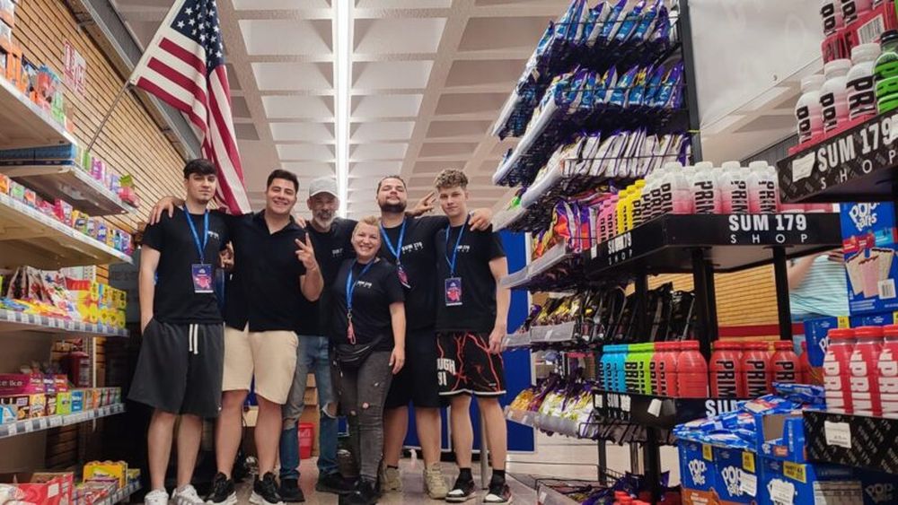 Povestea magazinului de dulciuri americane din Capitală, care vinde și ciocolată „Dubai” / Cum au ajuns două tinere de 14 și, respectiv, 16 ani, „patroanele” afacerii