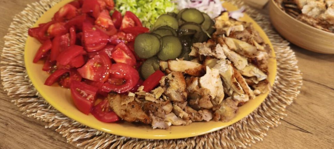 GALERIE FOTO | Salata șaorma crispy. Am adaptat rețeta virală și a ieșit o bunătate pe care trebuie să o încerci și tu acasă