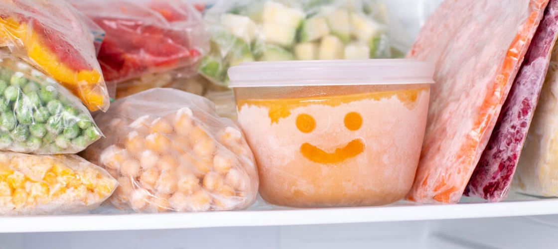 Trucul cu moneda care îți spune dacă mâncarea din congelator s-a stricat. Semnul simplu care îți arată dacă trebuie să o arunci