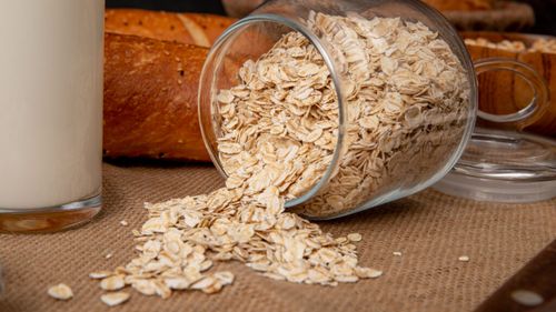 Nouă alimente care pot ajuta la scăderea colesterolului și la protejarea inimii / Ovăzul, peștele gras și leguminoasele sunt pe listă