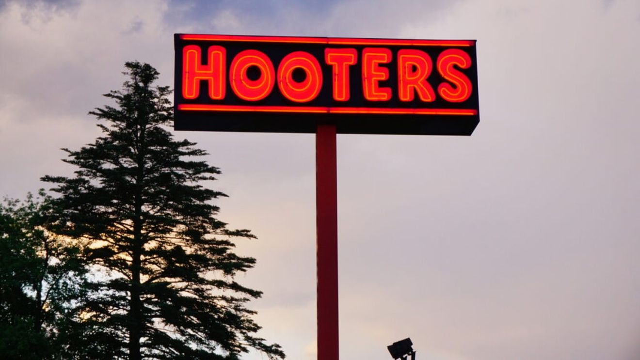 Hooters, celebrul lanț de restaurante american, a depus cerere de faliment / Cu toate acestea, brandul, care există de decenii, nu va dispărea