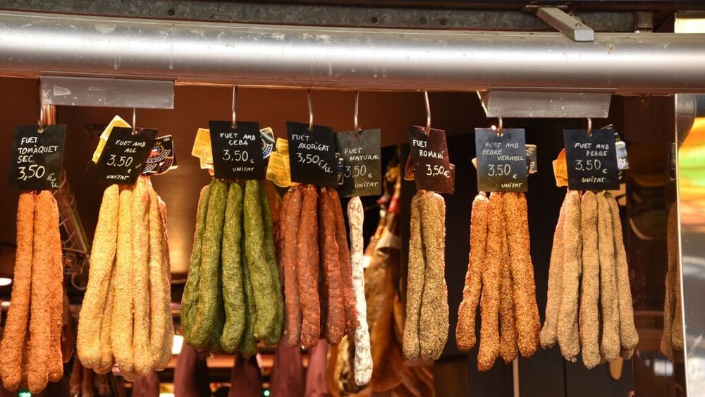 Degustarea cârnaţilor bănăţeni de la Jimbolia - Worschtkoschtprob / Evenimentul are o istorie ce datează din anii '70 și este un prilej de reîntâlnire a şvabilor plecaţi în Germania