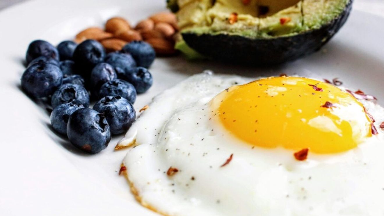 Ce este dieta Pegan și cum te poate ajuta să slăbești? / Pune accent pe anumite alimente integrale și nutritive, cum ar fi fructele și legumele / Cu ce riscuri vine la pachet, conform unei nutriționiste