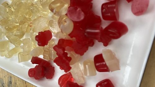 Snack pe bază de carne şi turtă dulce cu plante medicinale, jeleuri cu probiotice și ciocolată fără zahăr, printre produsele realizate de studenții de la USAMV Cluj