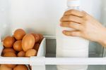 Regula pe care bunica o urmează de 70 de ani pentru un frigider impecabil. Cum își așază mâncarea și de ce lasă alimentele pe masă până termină toată lumea de mâncat