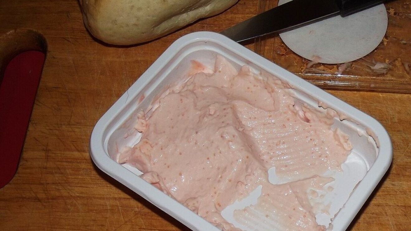 Lot de salată de icre cu caras și ceapă, retras din magazinele Kaufland / Bacteria Listeria monocytogenes, depistată în produs