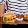 Americanii nu mai vor să plătească prețuri mari pentru fast-food / Checkers & Rally’s mizează pe un meniu complet de 4 dolari