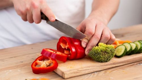 Folosirea de legume gata curățate în HoReCa: economii de timp și costuri cu 20% mai mici (VIDEO)