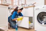 ABC în bucătărie | Cum cureți petele de grăsime de pe dulapurile din bucătărie / Trucul simplu pe care îl poți încerca înainte să cumperi alt detergent