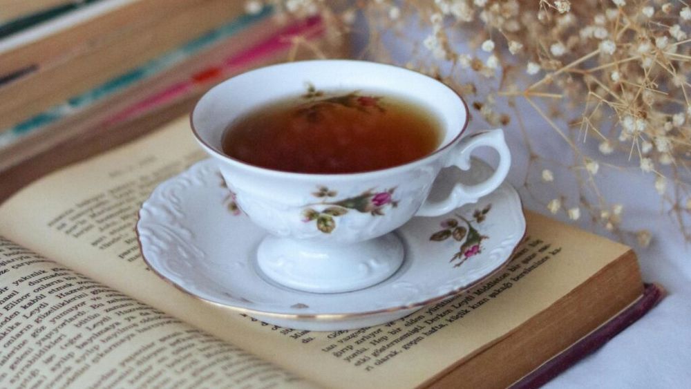 O băutură foarte populară în întreaga lume poate reduce riscul de boli de inimă / Pentru a obține beneficii maxime trebuie să bei patru cești pe zi și să mănânci fructe