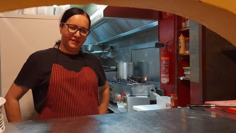 Crina Roșu a adus gastronomia românească în Catalonia acum mulți ani/ Zilnic gătește românește și este proprietara celui mai cunoscut restaurant românesc din Barcelona/ De ce le place spaniolilor mâncarea românească