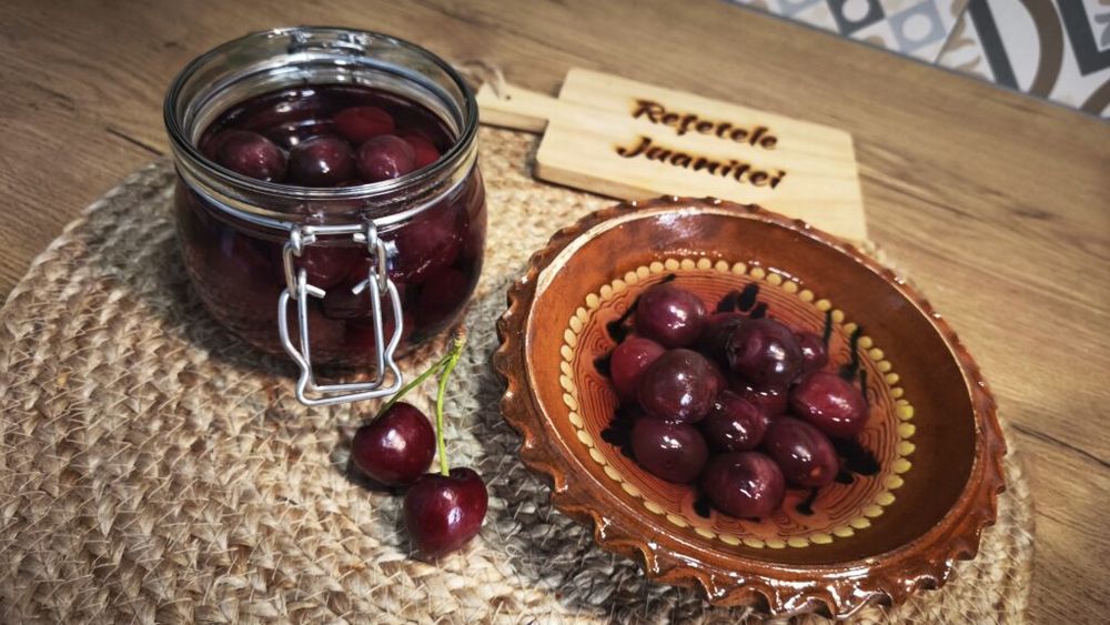 VIDEO FOTO | Rețetele Juanitei | Compot de cireșe fără zahăr, pentru o poftă, nu pentru conserve/ Pentru conserve se prepară mai la sfârșit de sezon, să scadă prețurile