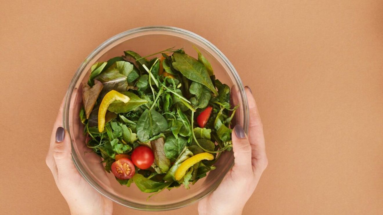 Șase tipuri de frunze comestibile și bogate în nutrienți/ Toată lumea ar trebui să includa aceste frunze în dietă, pentru că sunt ieftine, la îndemâna oricui și sunt pline de vitamine, minerale și antioxidanți