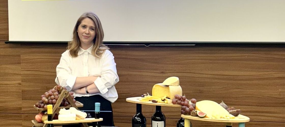 „Brânza artizanală este un produs viu” / Cum a transformat Gina Crăciun pasiunea pentru brânzeturi într-un business de experiențe culinare