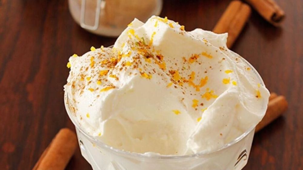 Cremă de mascarpone cu aromă de portocale. Un desert foarte ușor de preparat, fără ouă crude, ideal de sărbători, care merge pe lângă cozonac, fursecuri, biscuiți, pișcoturi