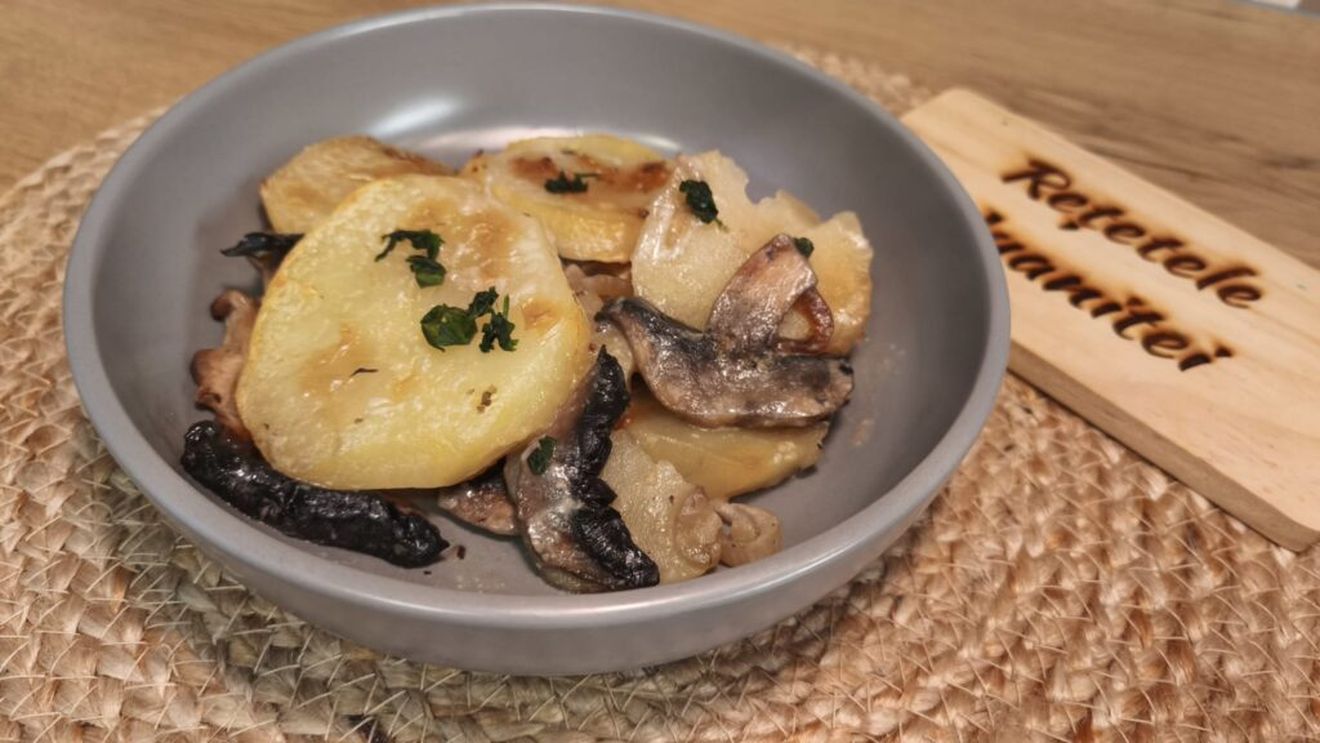 FOTO | Rețetele Juanitei | Cartofi cu ciuperci și smântână/ Un preparat de sezon care poate fi gătit și în variantă vegană