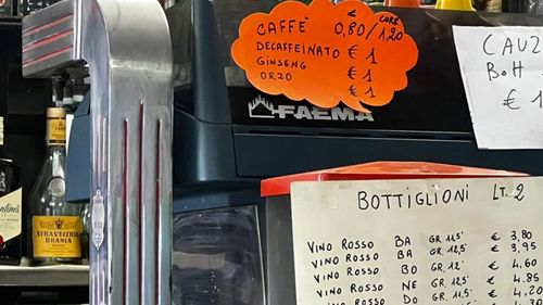 Cum reusește un bar din Torino să mențină cafeaua la prețul de 80 de cenți și atmosfera de altădată. Localul are 150 de ani de existență