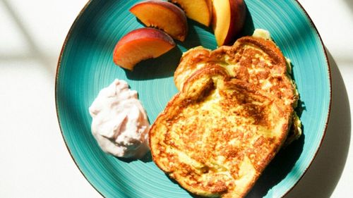 Rețete de french toast, foarte bogate în proteine / Ușor de preparat, aceste rețete sunt alegeri sănătoase pentru micul dejun