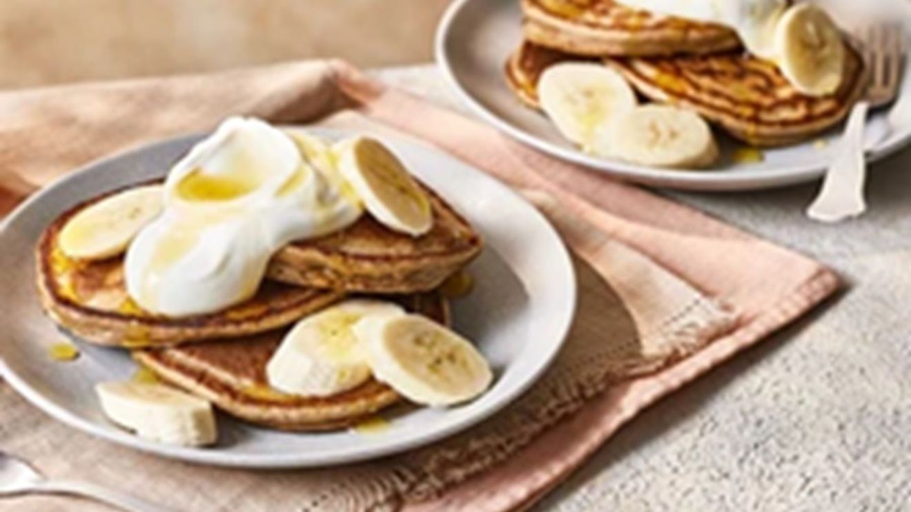 Doar banane și brânză de vaci: clătite fără făină, gata în câteva minute / Sunt foarte bune atât calde, cât și reci
