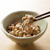 Micul dejun tradițional japonez asociat cu longevitatea / Ce este natto, alimentul fermentat care susține sănătatea intestinului, inimii și oaselor