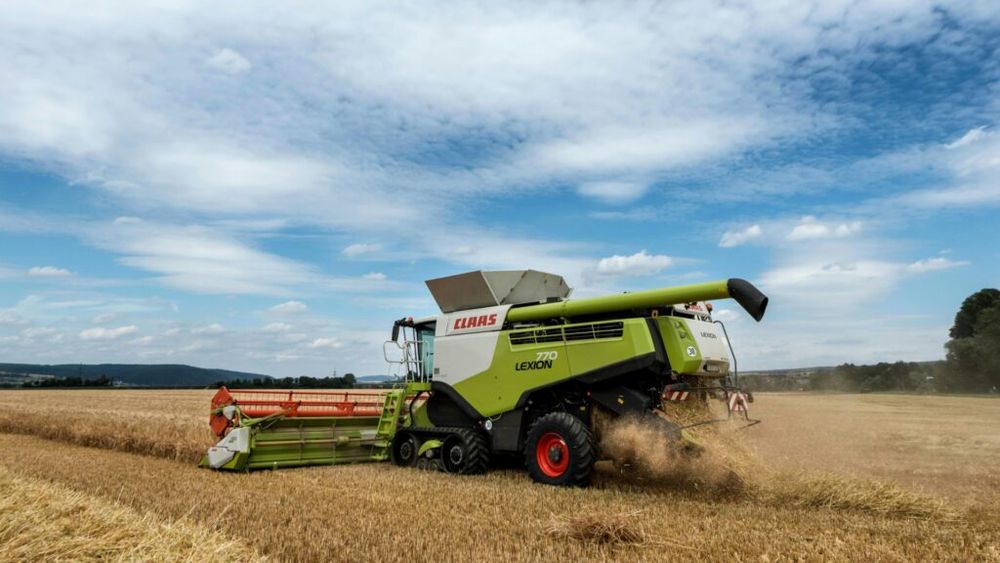 Un adolescent de 17 ani şi-a prins braţul într-o presă de balotat. Cazul redeschide discuția despre siguranța activității în agricultură pentru minori