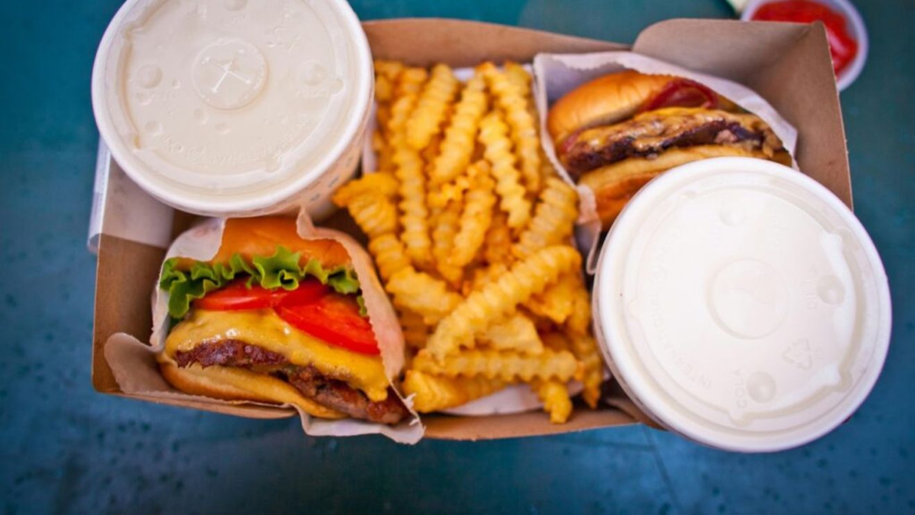 9 sfaturi pentru a nu mai mânca junk food / Cum scăpați de alimente ultraprocesate, sucuri, dulciuri și gustări sărate