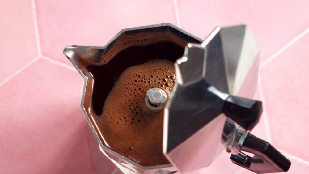 Cafeaua de dimineață: mai mult obișnuință sau mai mult nevoie reală? Explicațiile și recomandările unei specialiste, care detaliază avantajele și dezavantajele celei mai consumate băuturi din lume