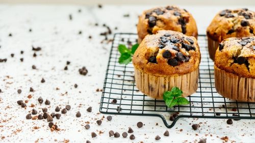 Ceva dulce. Muffins cu dovleac și ciocolată, un desert simplu de iarnă. Merge de luat și la birou