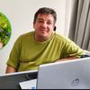 De luni până vineri, jurnalist și în weekend, fermier. Cum a construit Sorin Andreiana o mică fermă în jurul casei părintești