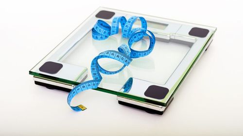 Care metodă e mai eficientă dacă vrei să slăbești: postul intermitent sau restricția calorică?