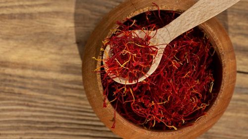 În România a început să se cultive pe suprafețe tot mai mari șofranul, cea mai scumpă mirodenie din lume