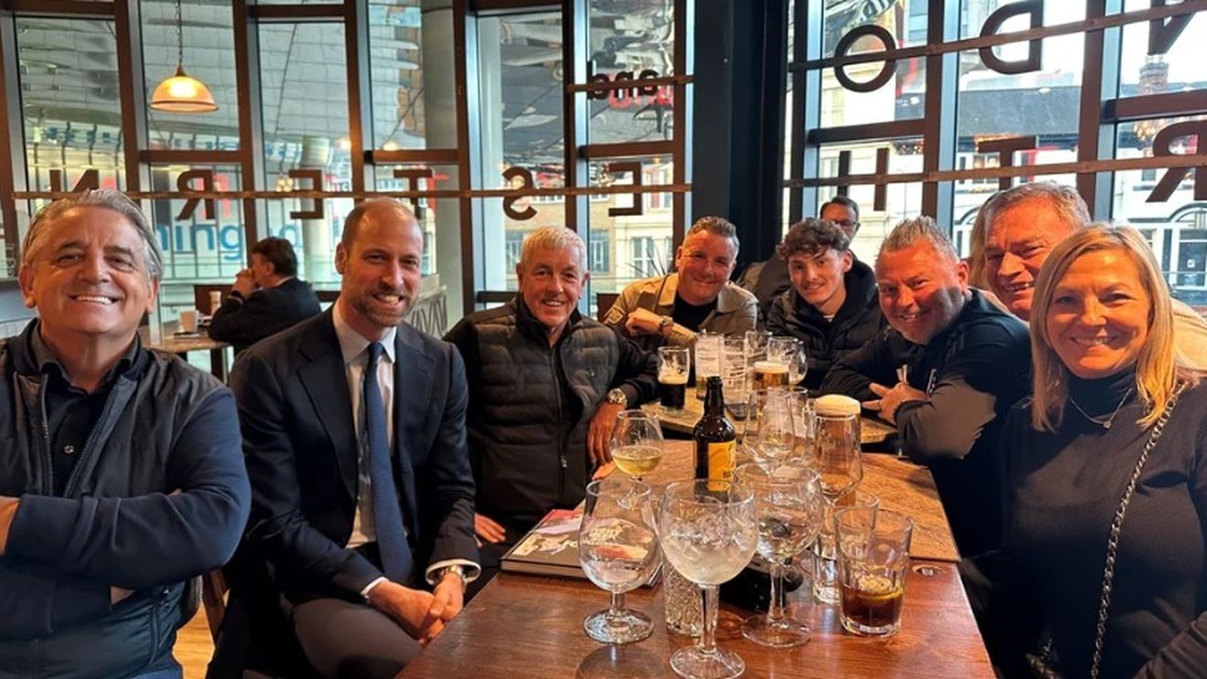 Prințul William, întâlnire-surpriză cu fanii Aston Villa la un pub din Birmingham