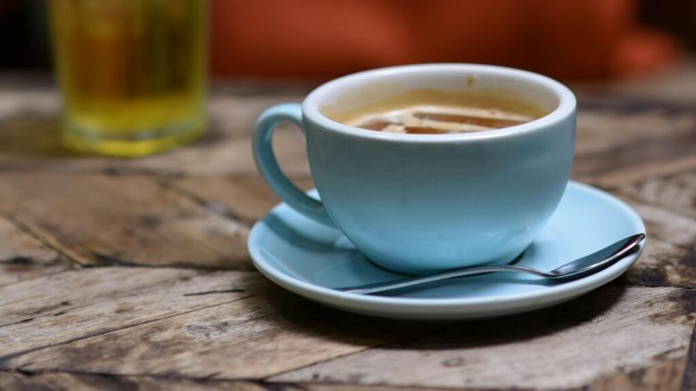 Colagen în cafeaua de dimineață. De ce tot mai multe femei de peste 40 de ani aleg această rutină simplă de îngrijire